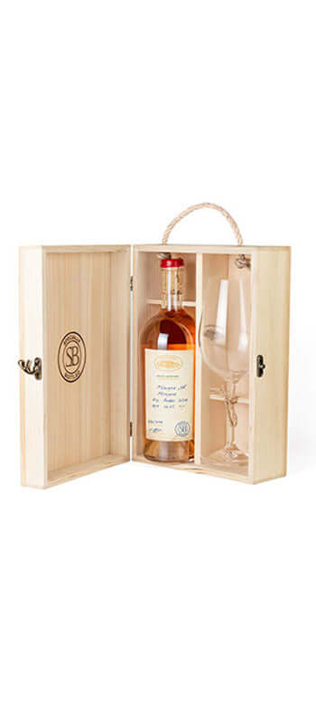 Tchotiashvili Mtsvane Dry White Wine 2017 in a wooden box with a glass, 13% alcohol, amber wine from Kakheti, Georgia, Qvevri-made.