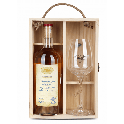 Tchotiashvili Mtsvane Dry White Wine 2017 in wooden box with glass, Kakheti Georgian wine 13% alcohol content, crafted by Tchotiashvili family.