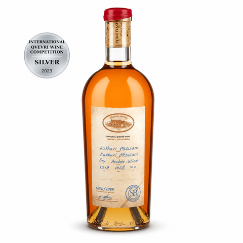 Tchotiashvili Kakhuri Mtsvivani Amber Wine 13% (2019, Kakheti,Georgia); front bottle with Silver · International Qvevri Wine Competition · 2023 medal badge.