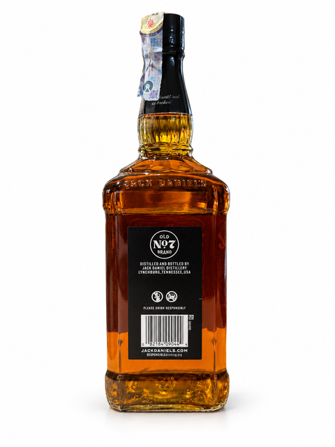 Jack Daniels Old No 7 Tennessee Whiskey 1L bottle with black label, 40% ABV.