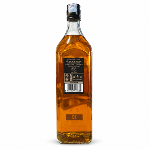 Back view of Johnnie Walker Black Label 12Y Blended Scotch Whisky 1L bottle.
